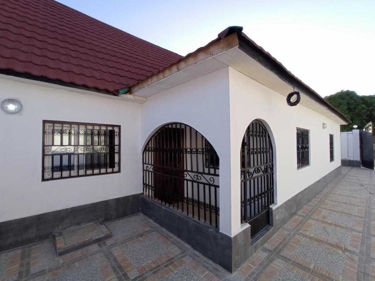 Willa The White House No.1 Brufut Zewnętrze zdjęcie